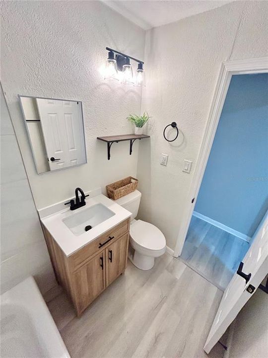 待售: $205,000 (4 贝兹, 2 浴室, 1911 平方英尺)