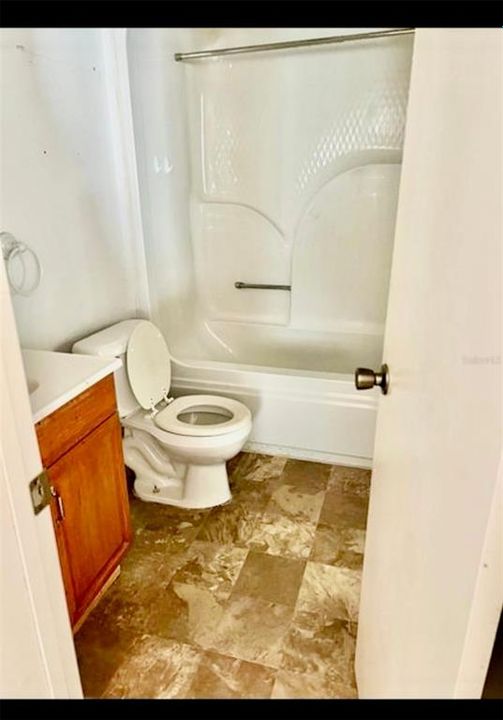 待售: $205,000 (4 贝兹, 2 浴室, 1911 平方英尺)