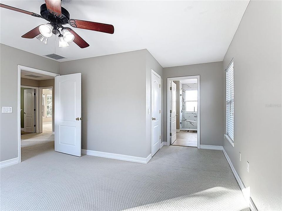 合同活跃: $419,714 (4 贝兹, 2 浴室, 2382 平方英尺)