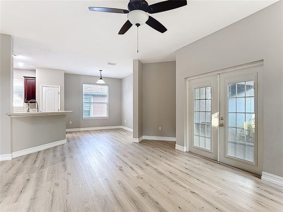 合同活跃: $419,714 (4 贝兹, 2 浴室, 2382 平方英尺)