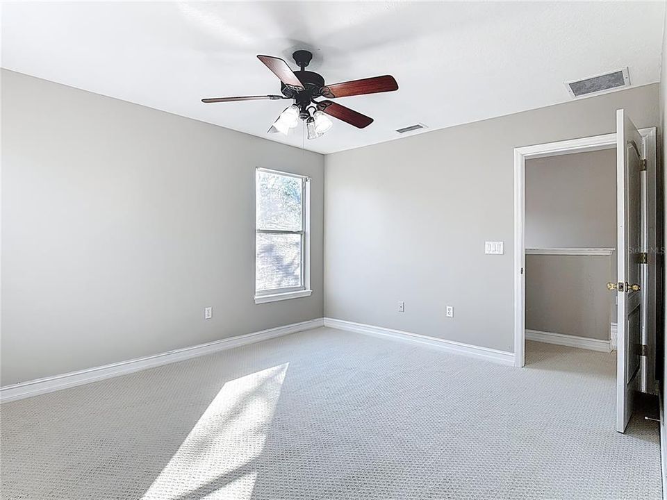 合同活跃: $419,714 (4 贝兹, 2 浴室, 2382 平方英尺)