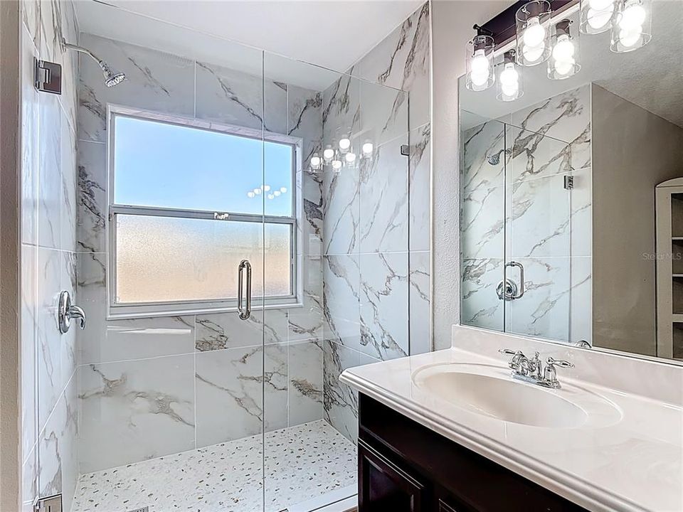 合同活跃: $419,714 (4 贝兹, 2 浴室, 2382 平方英尺)