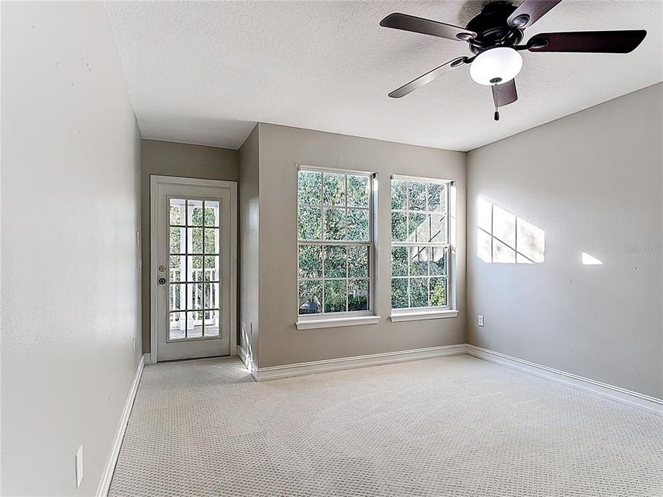 合同活跃: $419,714 (4 贝兹, 2 浴室, 2382 平方英尺)