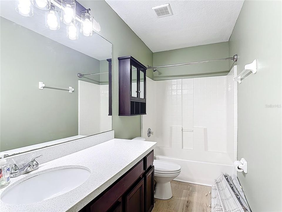 合同活跃: $419,714 (4 贝兹, 2 浴室, 2382 平方英尺)