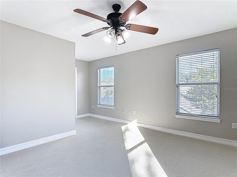 合同活跃: $419,714 (4 贝兹, 2 浴室, 2382 平方英尺)