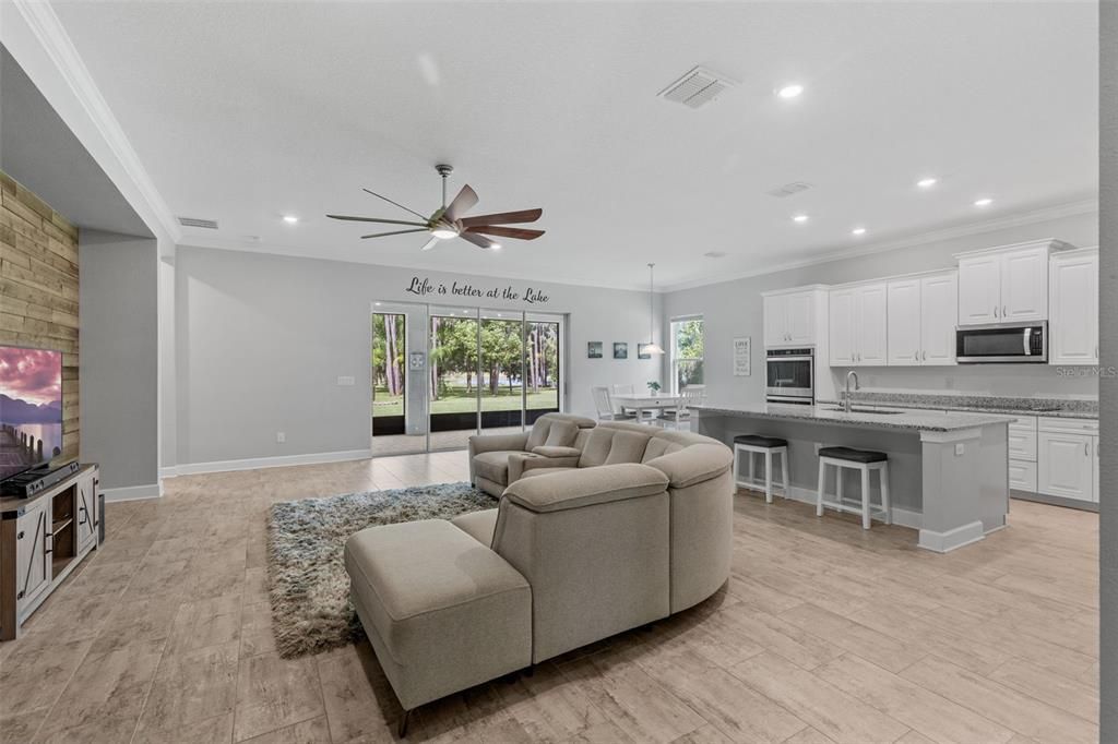 En Venta: $950,000 (3 camas, 2 baños, 2547 Pies cuadrados)