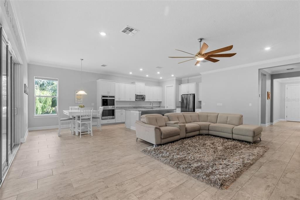 En Venta: $950,000 (3 camas, 2 baños, 2547 Pies cuadrados)