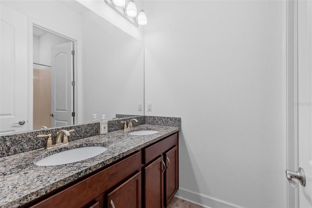 En Venta: $950,000 (3 camas, 2 baños, 2547 Pies cuadrados)