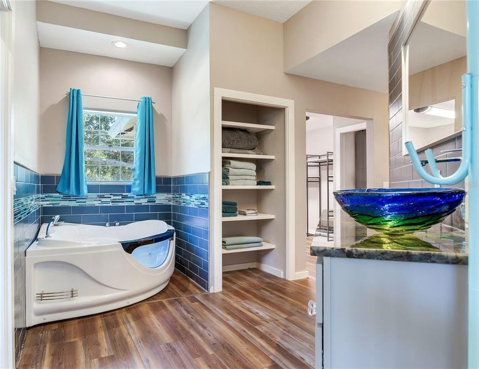 For Sale: $1,050,000 (4 beds, 3 baths, 2802 Square Feet)