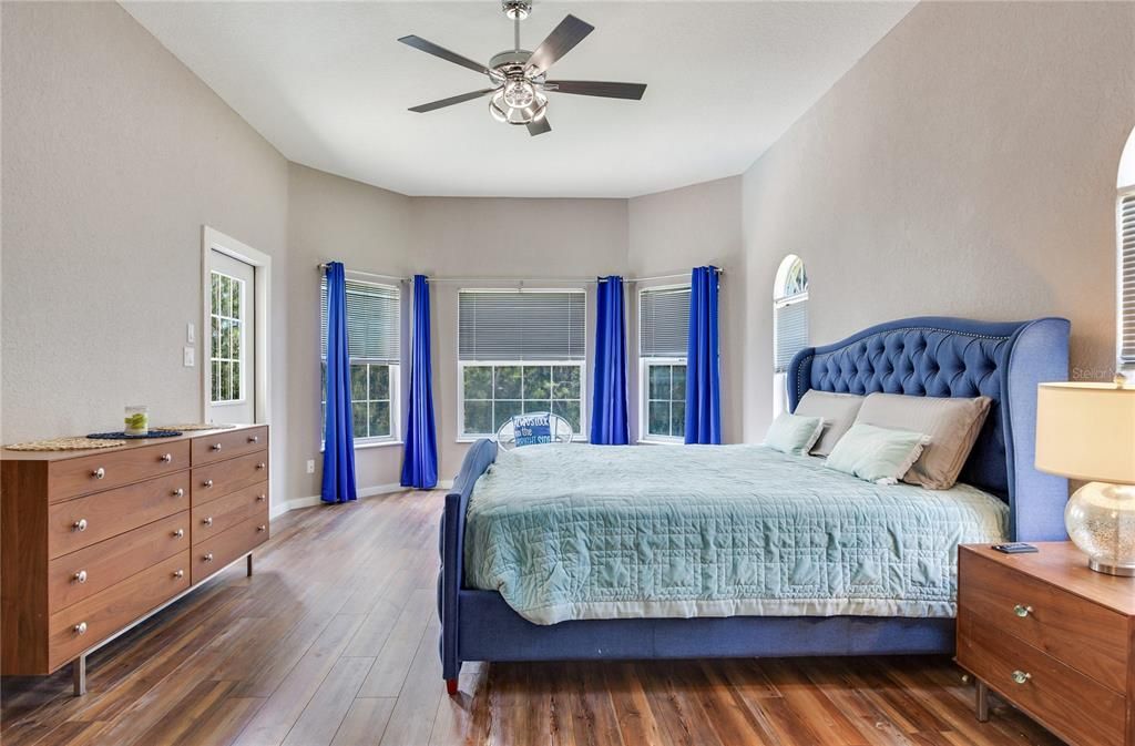 For Sale: $1,050,000 (4 beds, 3 baths, 2802 Square Feet)