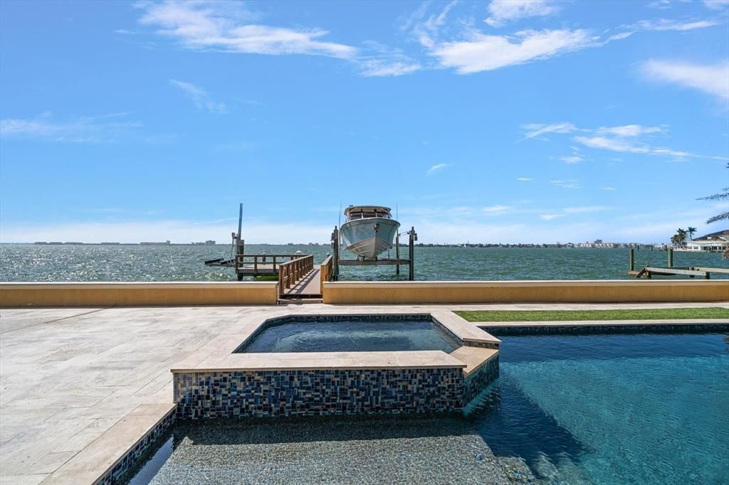 Activo con contrato: $2,475,000 (5 camas, 4 baños, 2993 Pies cuadrados)
