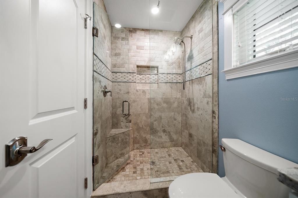 Activo con contrato: $2,475,000 (5 camas, 4 baños, 2993 Pies cuadrados)