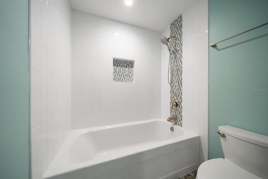 Activo con contrato: $2,475,000 (5 camas, 4 baños, 2993 Pies cuadrados)
