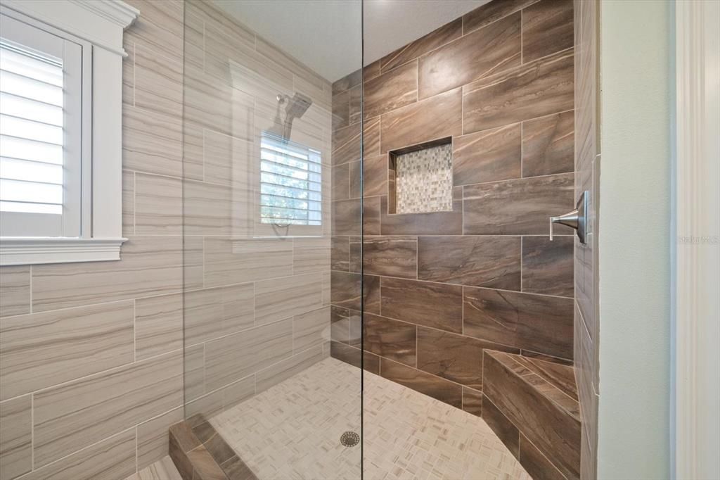 Activo con contrato: $2,475,000 (5 camas, 4 baños, 2993 Pies cuadrados)