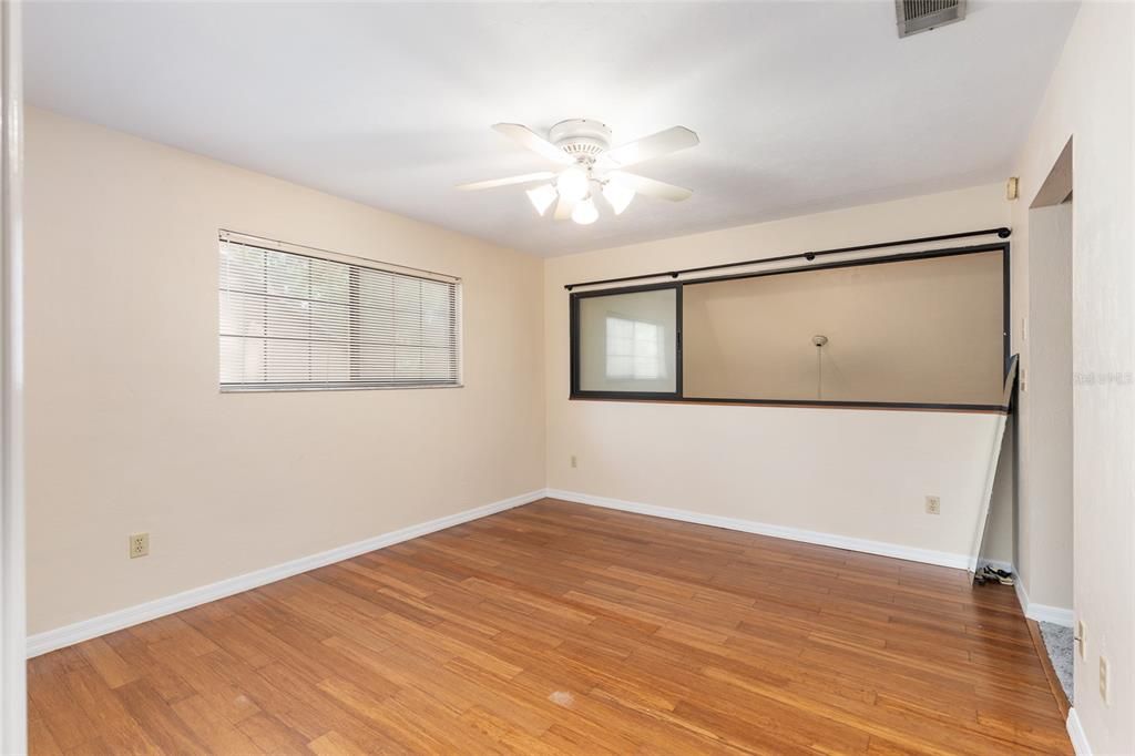 Под контрактом: $175,000 (2 спален, 2 ванн, 1106 Квадратных фут)