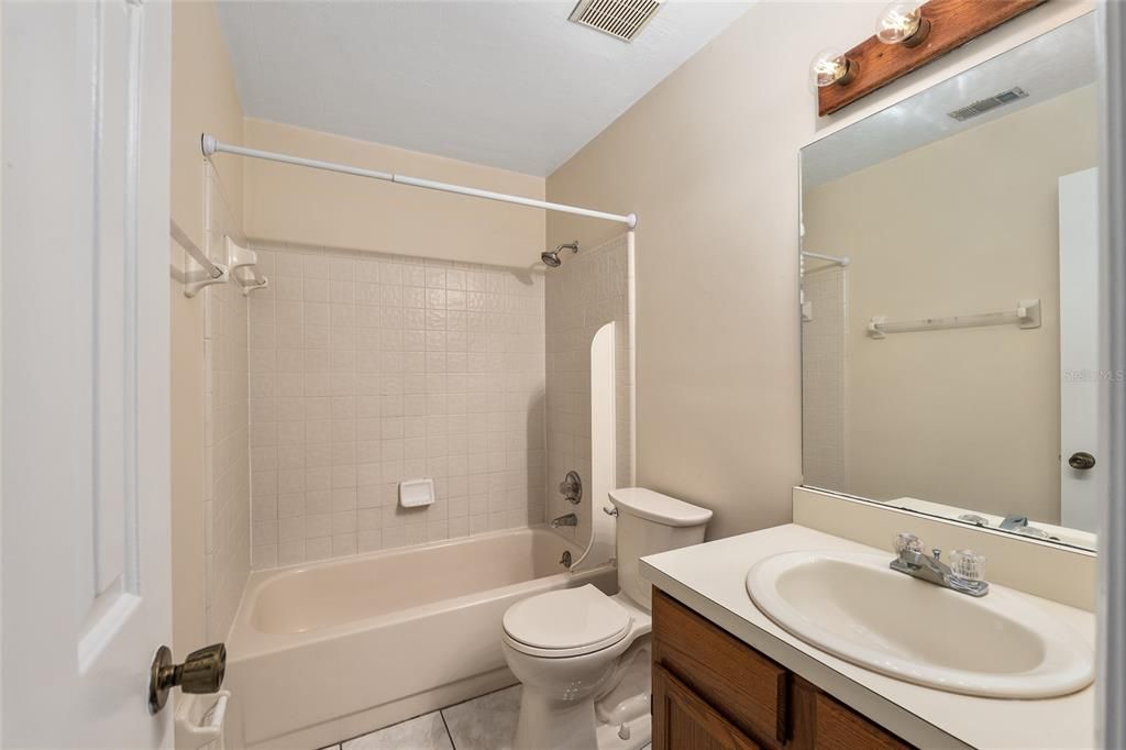 Под контрактом: $175,000 (2 спален, 2 ванн, 1106 Квадратных фут)