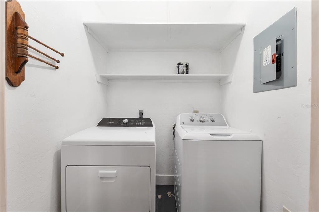 Под контрактом: $175,000 (2 спален, 2 ванн, 1106 Квадратных фут)