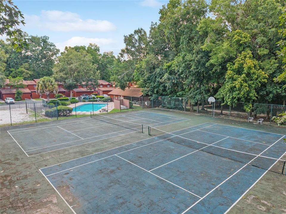 Под контрактом: $175,000 (2 спален, 2 ванн, 1106 Квадратных фут)