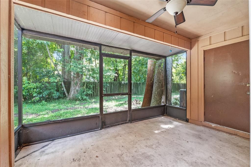 Под контрактом: $175,000 (2 спален, 2 ванн, 1106 Квадратных фут)