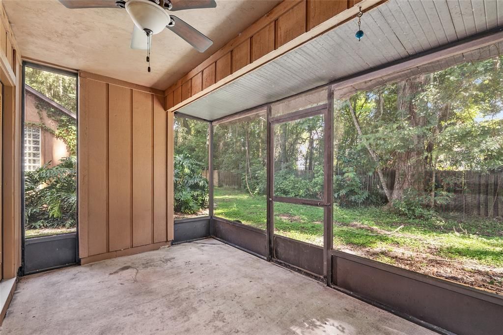 Под контрактом: $175,000 (2 спален, 2 ванн, 1106 Квадратных фут)