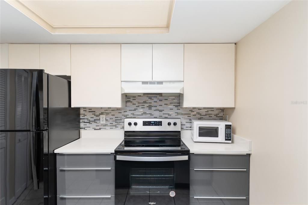 Под контрактом: $175,000 (2 спален, 2 ванн, 1106 Квадратных фут)