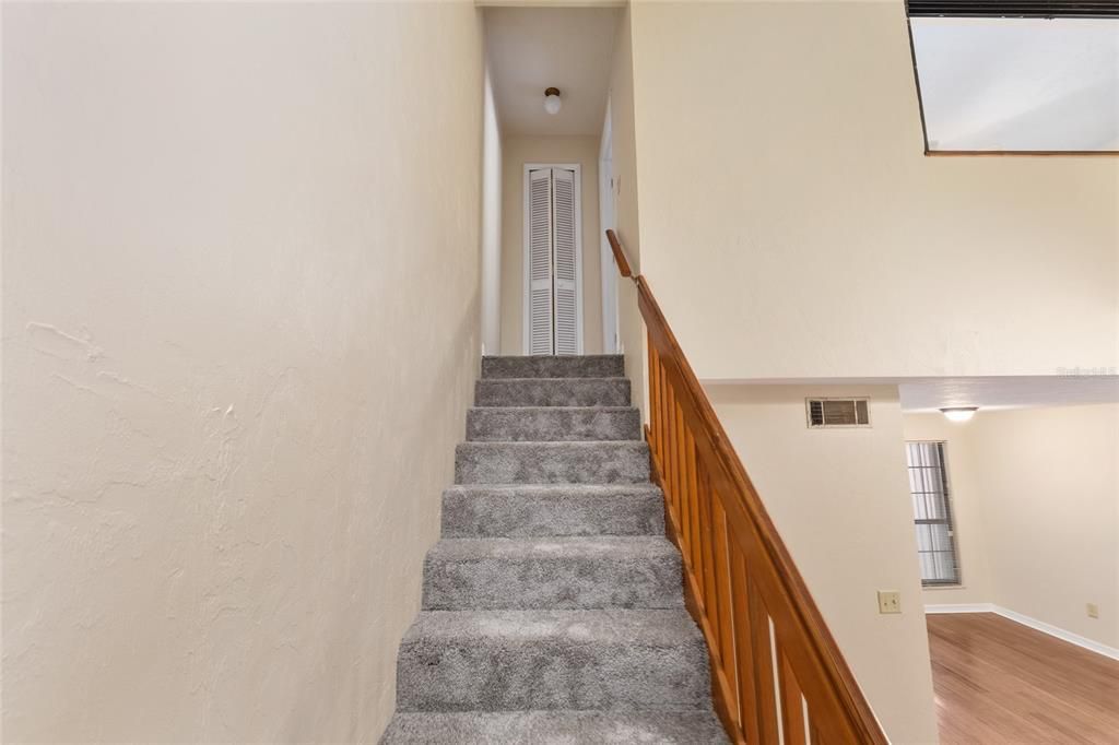 Под контрактом: $175,000 (2 спален, 2 ванн, 1106 Квадратных фут)