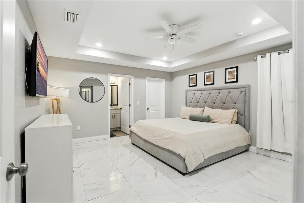 Active With Contract: $300,000 (3 beds, 2 baths, 1386 Square Feet)