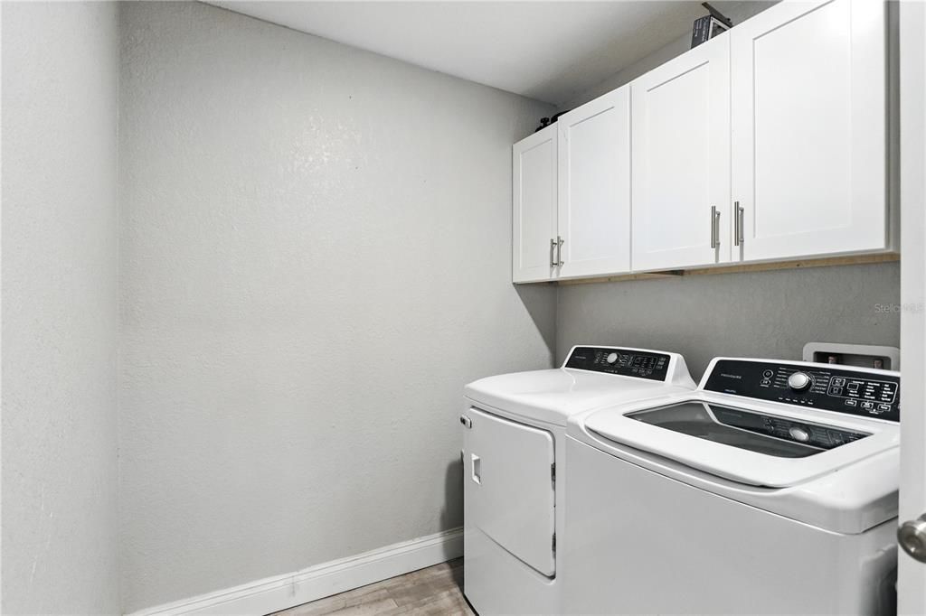 Active With Contract: $300,000 (3 beds, 2 baths, 1386 Square Feet)