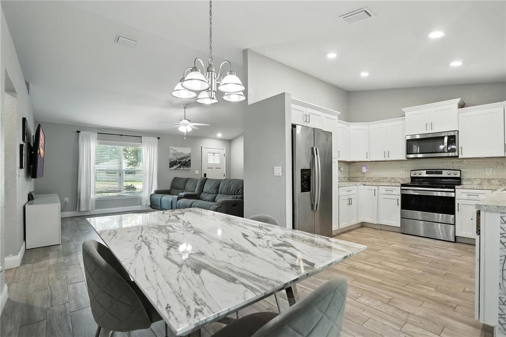 Active With Contract: $300,000 (3 beds, 2 baths, 1386 Square Feet)