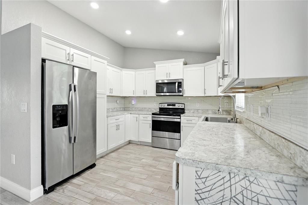 Active With Contract: $300,000 (3 beds, 2 baths, 1386 Square Feet)