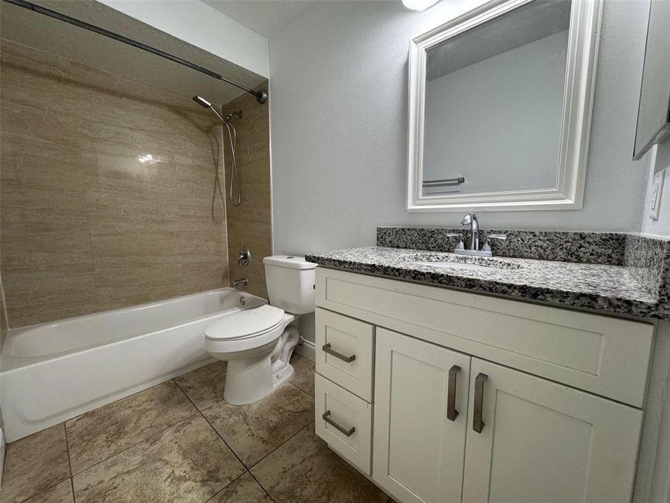 Под контрактом: $1,549 (1 спален, 1 ванн, 900 Квадратных фут)