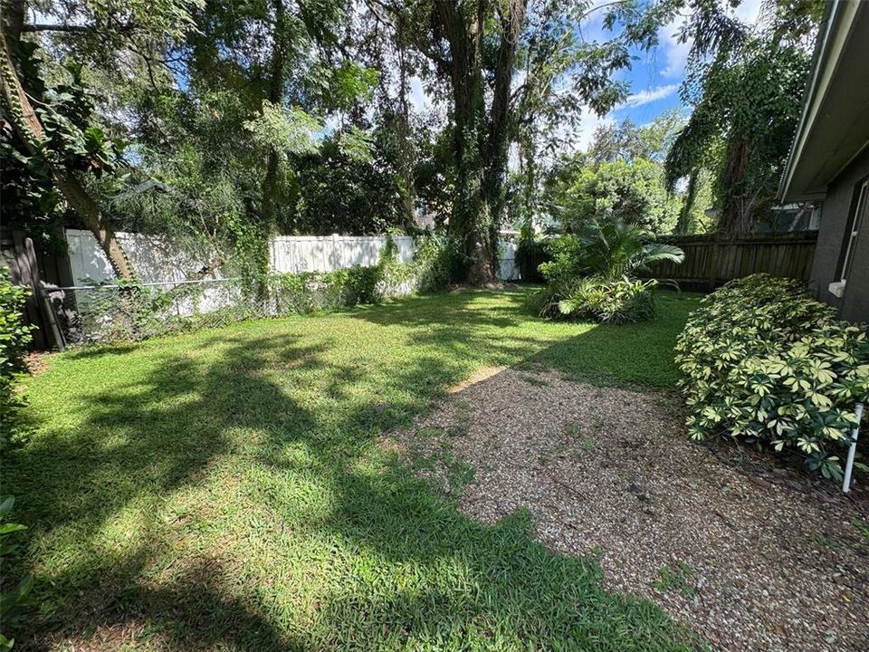 Под контрактом: $1,549 (1 спален, 1 ванн, 900 Квадратных фут)