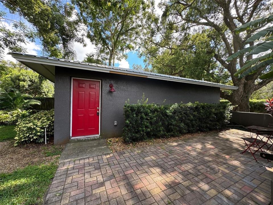 Под контрактом: $1,549 (1 спален, 1 ванн, 900 Квадратных фут)