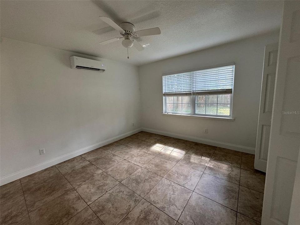 Под контрактом: $1,549 (1 спален, 1 ванн, 900 Квадратных фут)