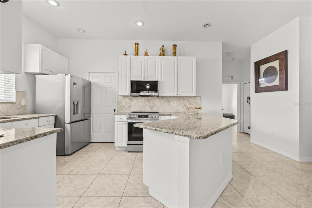 For Sale: $319,900 (4 beds, 3 baths, 2014 Square Feet)