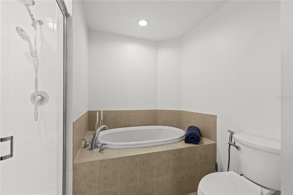 For Sale: $319,900 (4 beds, 3 baths, 2014 Square Feet)