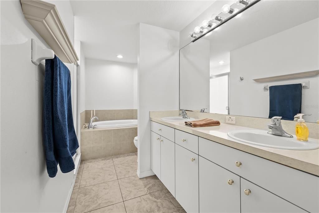 For Sale: $319,900 (4 beds, 3 baths, 2014 Square Feet)