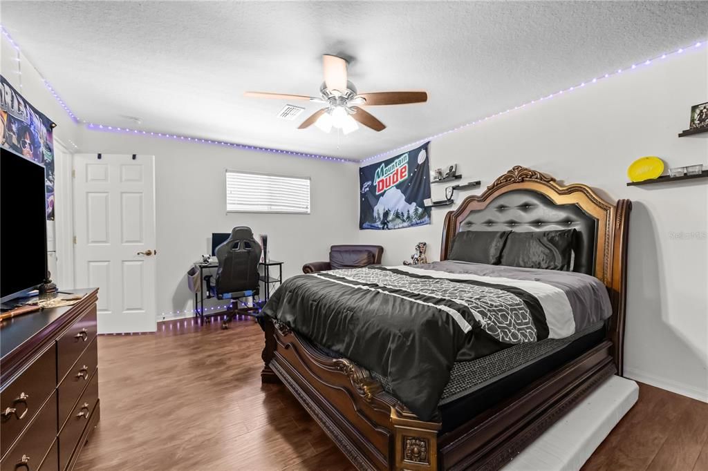 For Sale: $319,900 (4 beds, 3 baths, 2014 Square Feet)