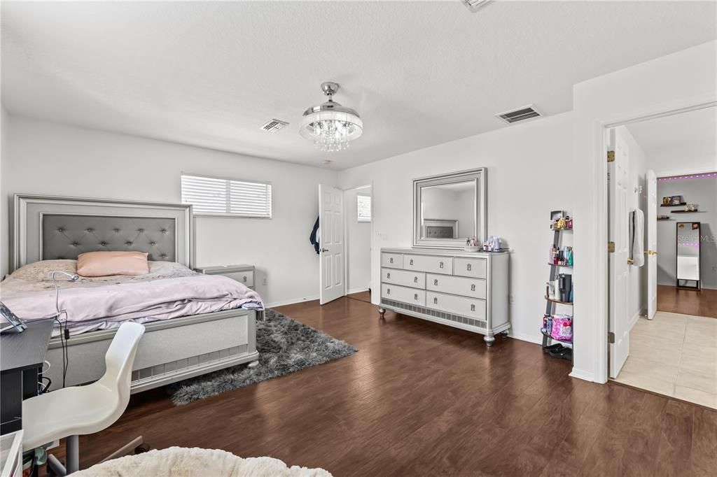 For Sale: $319,900 (4 beds, 3 baths, 2014 Square Feet)