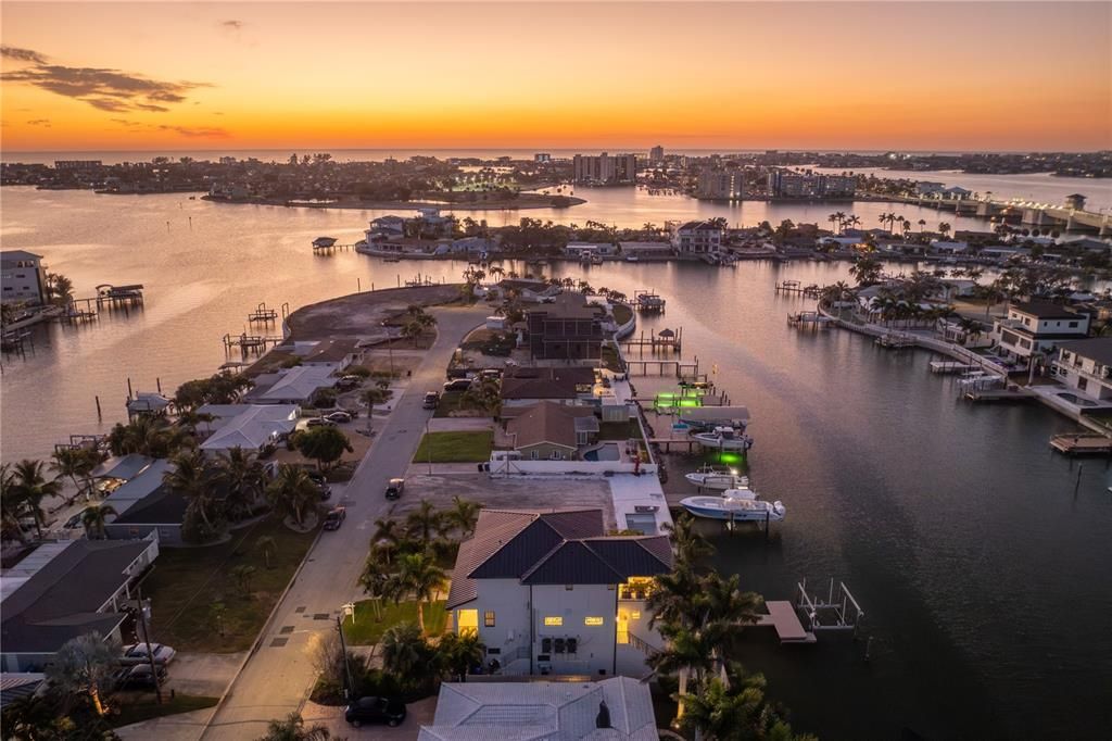 На продажу: $3,499,999 (5 спален, 3 ванн, 3794 Квадратных фут)