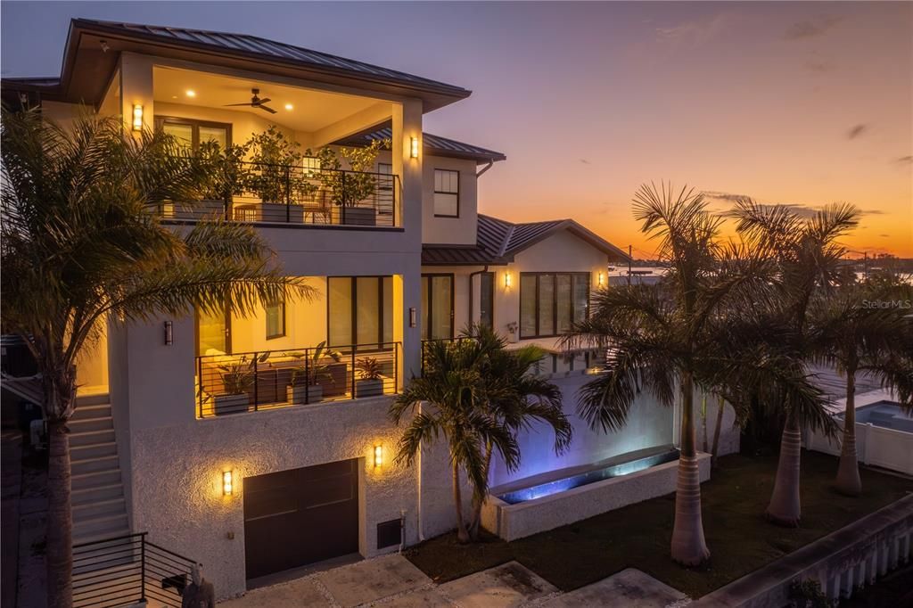 На продажу: $3,499,999 (5 спален, 3 ванн, 3794 Квадратных фут)