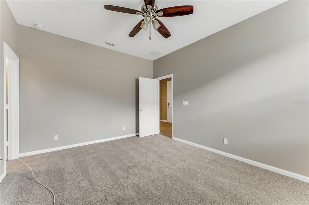 En Renta: $2,650 (3 camas, 2 baños, 2221 Pies cuadrados)