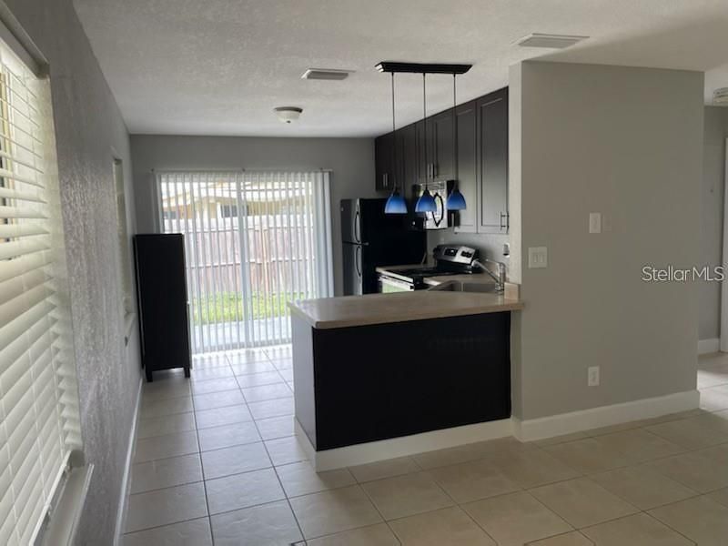 合同活跃: $1,695 (2 贝兹, 1 浴室, 709 平方英尺)