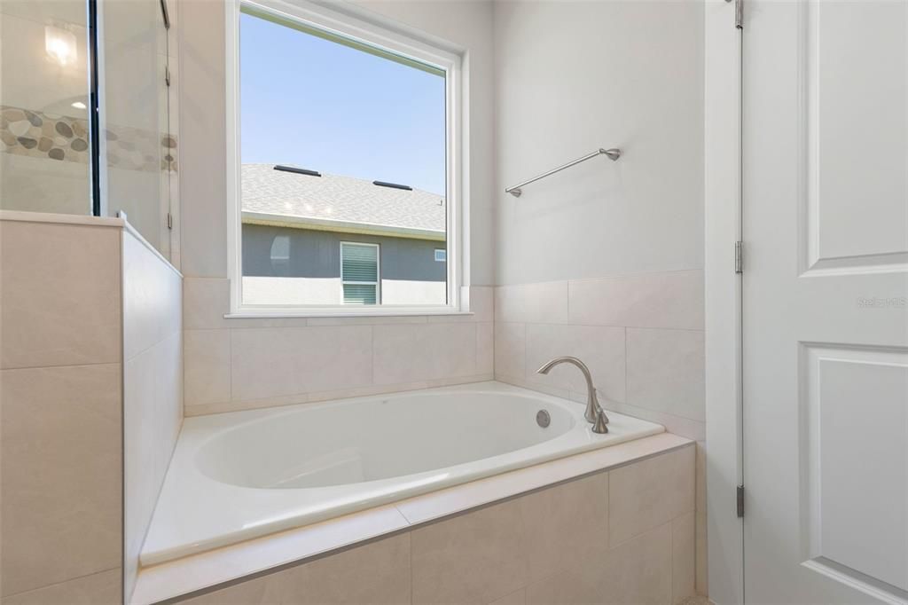 For Sale: $719,899 (4 beds, 3 baths, 2300 Square Feet)