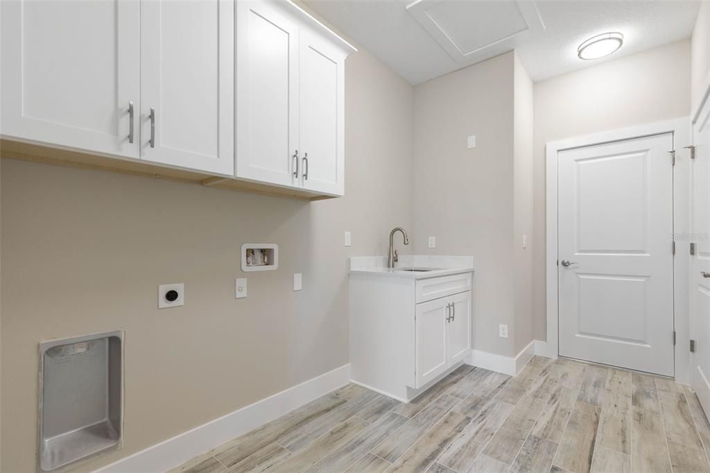 For Sale: $719,899 (4 beds, 3 baths, 2300 Square Feet)