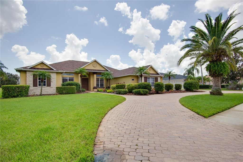 En Renta: $4,600 (4 camas, 3 baños, 3073 Pies cuadrados)