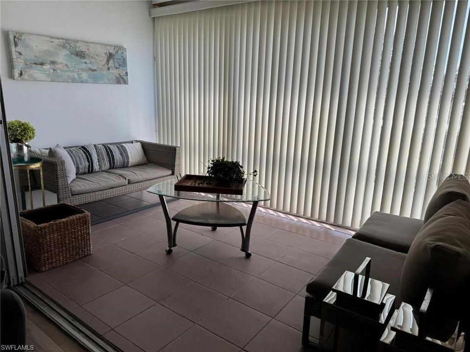 For Rent: $3,500 (2 beds, 2 baths, 950 Square Feet)