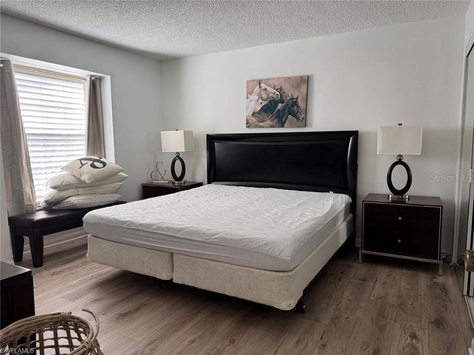 For Rent: $3,500 (2 beds, 2 baths, 950 Square Feet)