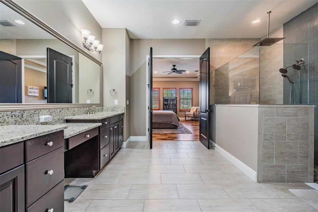 Activo con contrato: $1,299,900 (4 camas, 3 baños, 3119 Pies cuadrados)