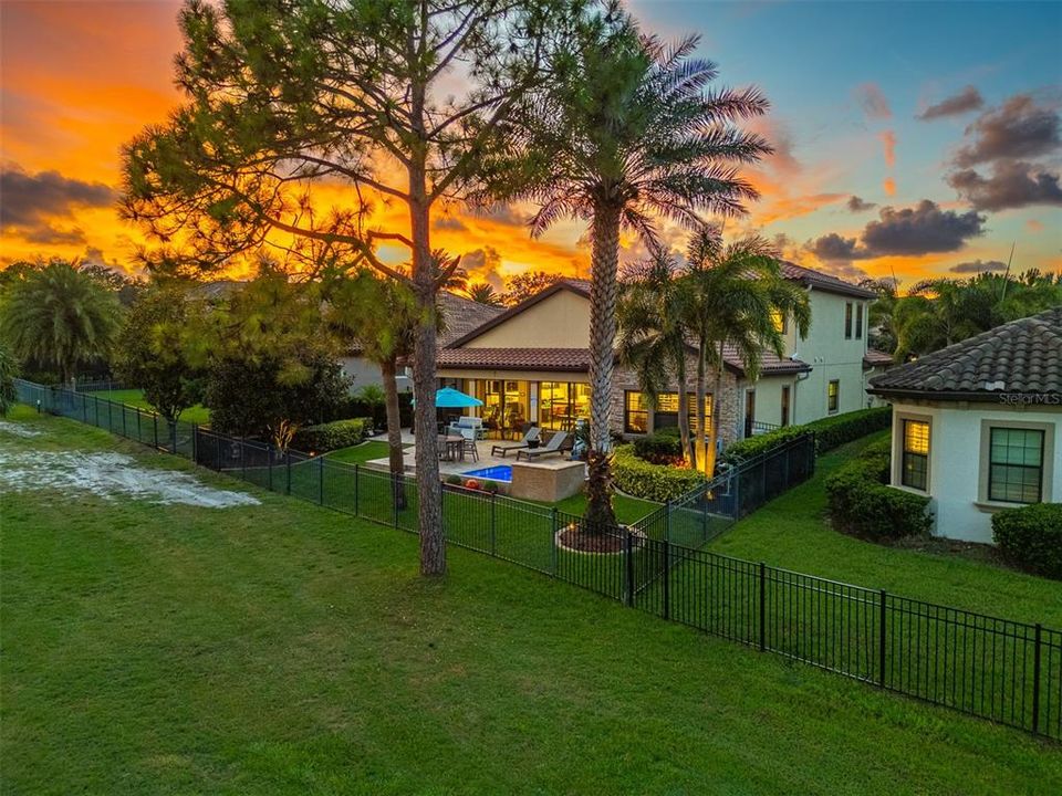 Activo con contrato: $1,299,900 (4 camas, 3 baños, 3119 Pies cuadrados)